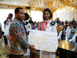 44 Anggota Paskibraka Tingkat Provinsi NTT Dapat Tabungan Sejuta Dari Bank NTT : Plt Dirut Bank NTT, Edukasi Literasi Perbankan 