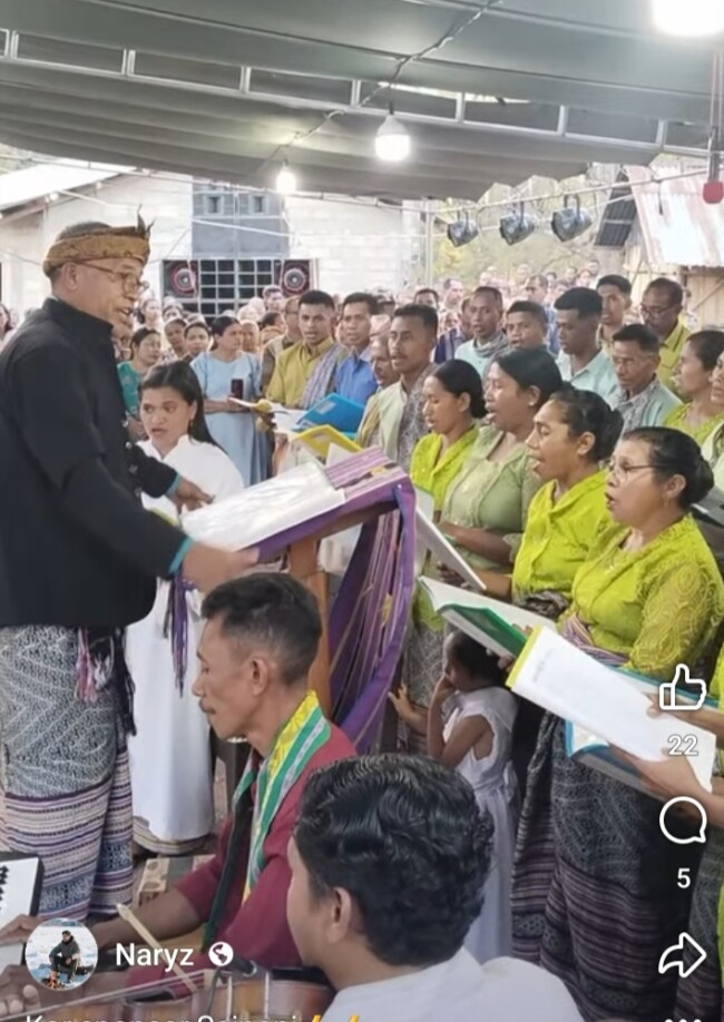 Koor sponsor dari umat stasi Sainoni, Paroki Kristus Raja Haumeni